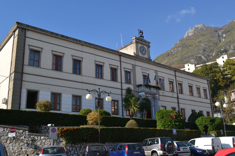 Cliccando qui di seguito, potrete leggere una nostra intervista al quotidiano di informazione OnLine www.mercoglianonews.it , sul panorama immobiliare della Città di Mercogliano relativo all'anno appena trascorso ed alle prospettive future, (clicca per l